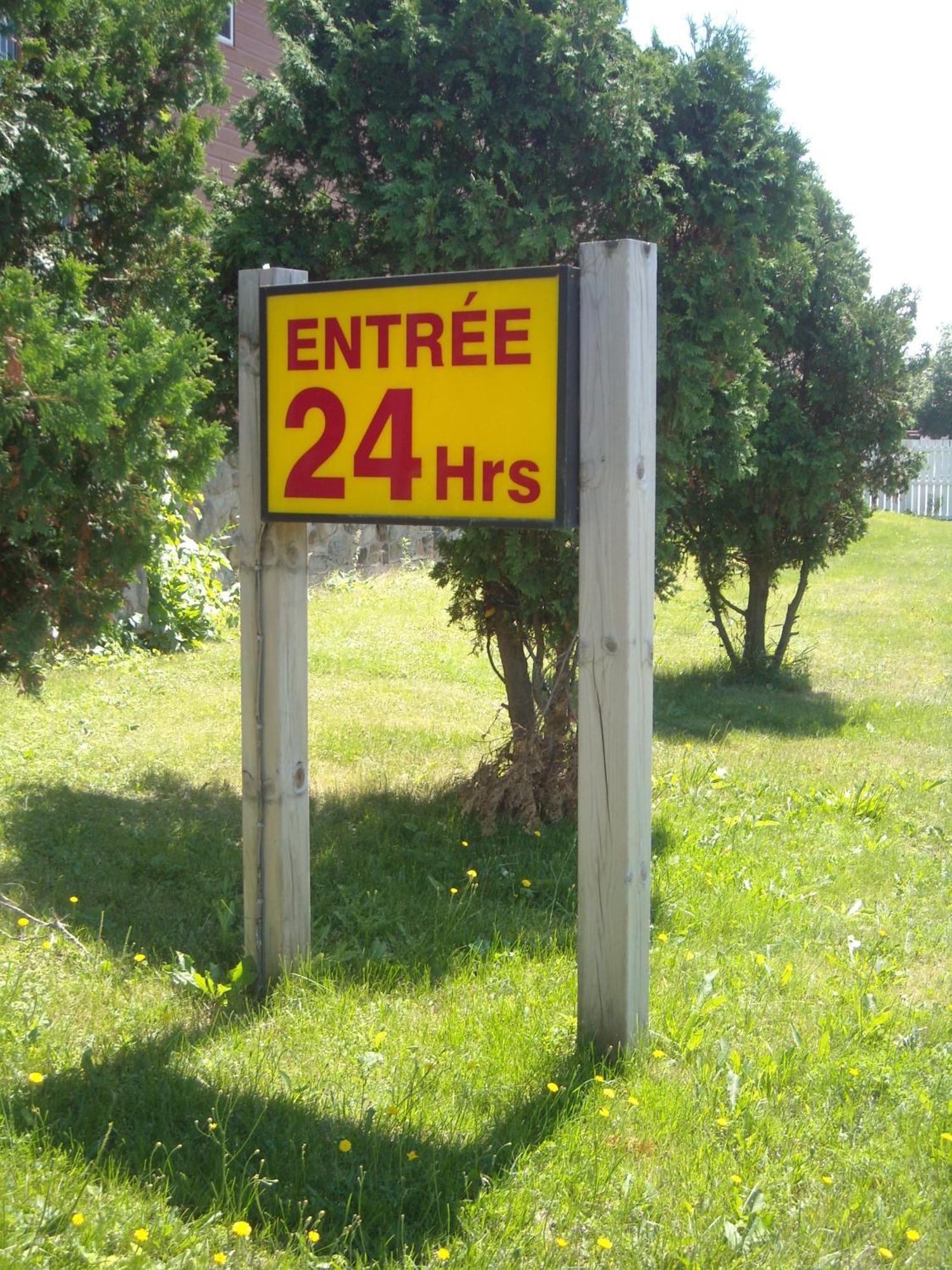 Motel Montreal Notre-Dame-de-l'Ile-Perrot Eksteriør billede