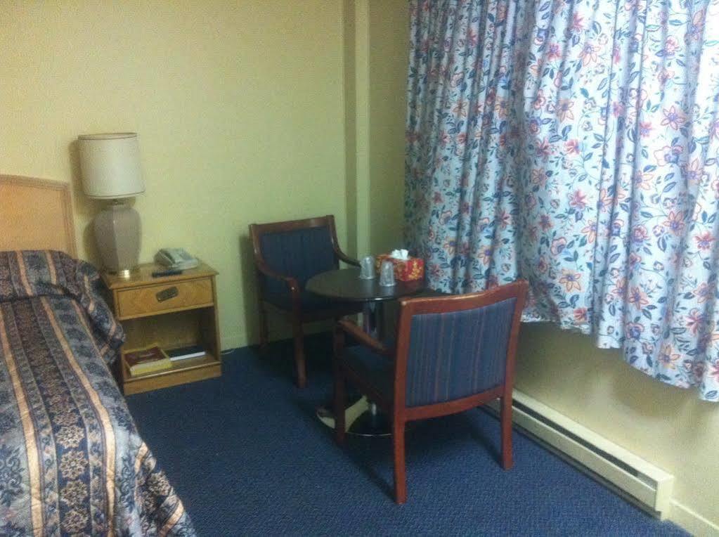 Motel Montreal Notre-Dame-de-l'Ile-Perrot Eksteriør billede
