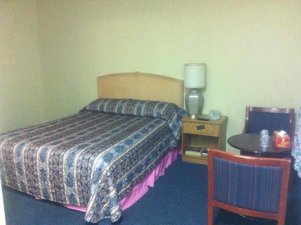 Motel Montreal Notre-Dame-de-l'Ile-Perrot Eksteriør billede